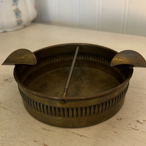 Vintage Bradley & Hubbard brass ashtray 4” - Picture 3 of 4